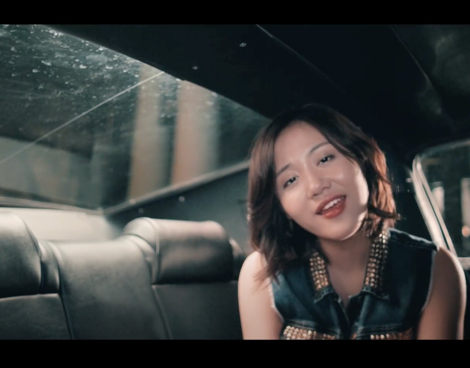 Văn Mai Hương - Đành Tiễn Em MV